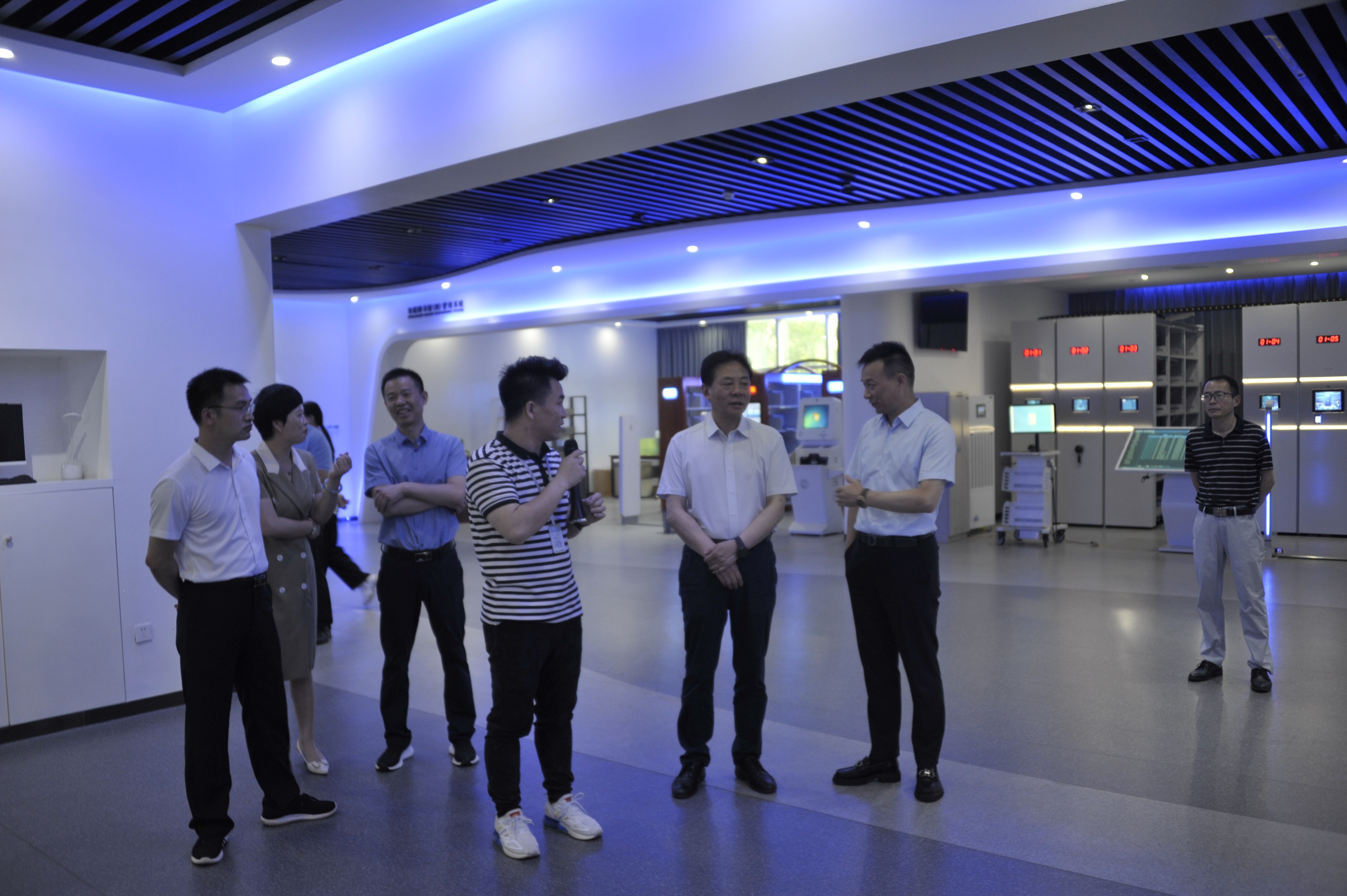 江西省工信廳副廳長鄭正春視察金虎集團(tuán)