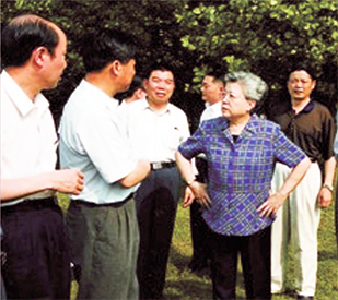 原國務(wù)院副總理吳儀視察金虎集團(tuán)
